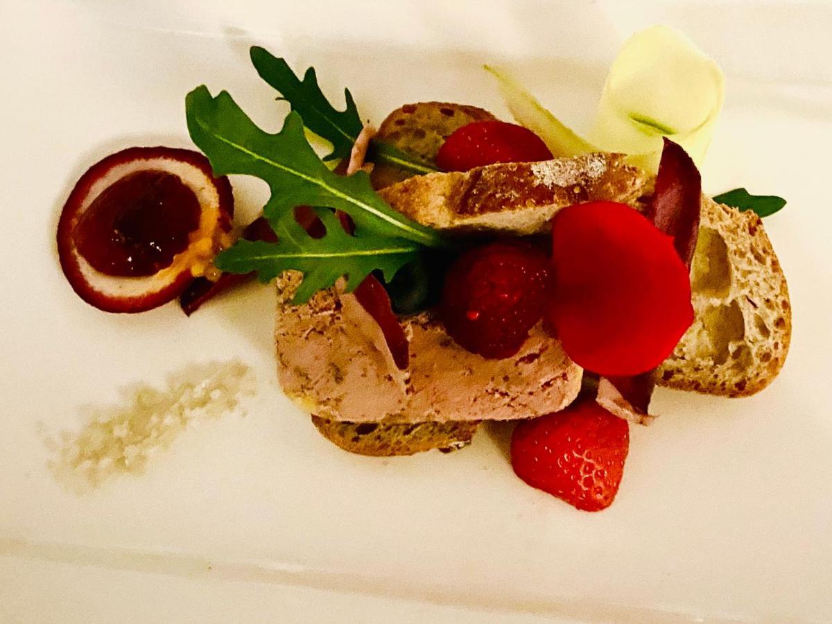 Le Cheval Blanc Hotel Jargeau ภายนอก รูปภาพ