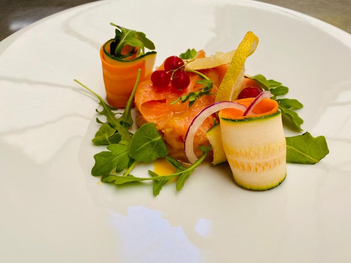 Le Cheval Blanc Hotel Jargeau ภายนอก รูปภาพ