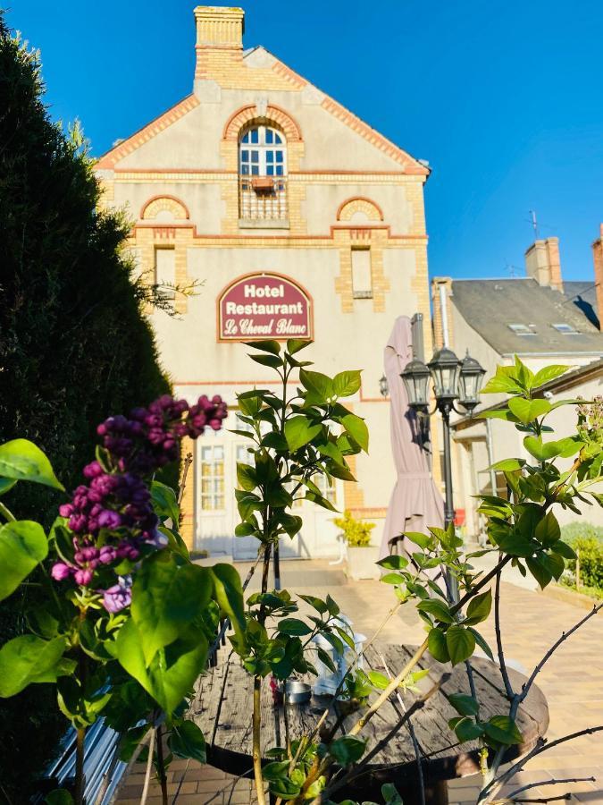 Le Cheval Blanc Hotel Jargeau ภายนอก รูปภาพ