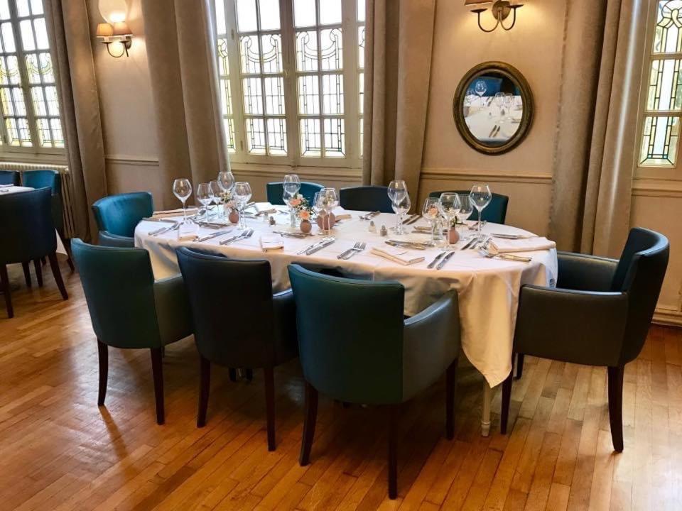 Le Cheval Blanc Hotel Jargeau ภายนอก รูปภาพ