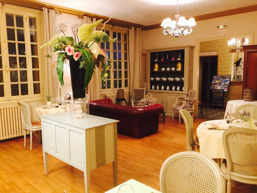 Le Cheval Blanc Hotel Jargeau ภายนอก รูปภาพ